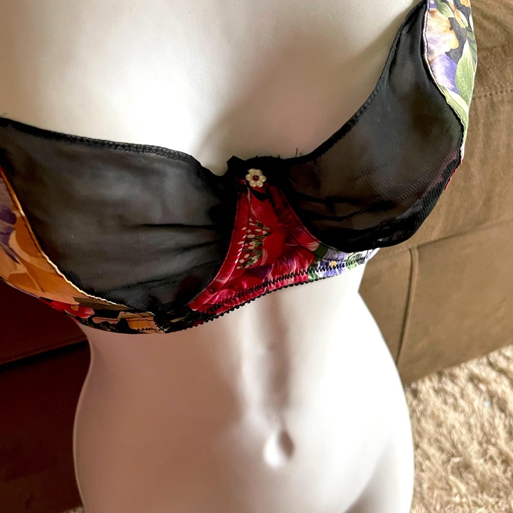 Vtg Victoria's Secret underwire bra 34D USA Black lace satin 34 D First VS Label